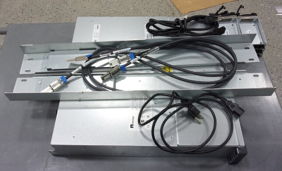 NetApp 0833 P41194-04-B 24-Bay SAS Storage Array 2*Controllers SEE NOTES