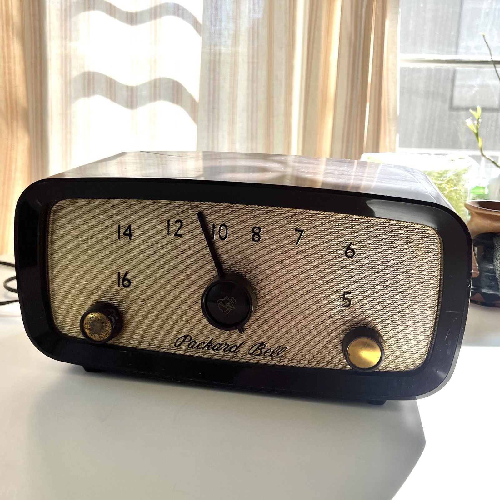 Vintage Packard Bell Model 631 Tube Radio Brown Bakelite Tabletop AM Mid-Century
