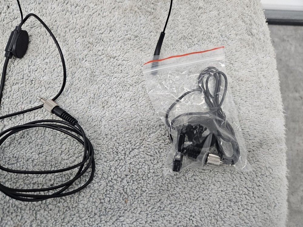 Pyle UHF Wireless Microphone System Kit LED Digital Display Screens PDWMU112