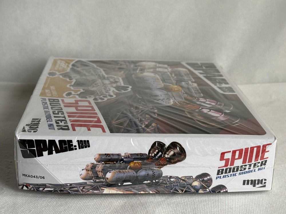MPC Space: 1999 Eagle SPINE BOOSTER 1/48 Scale Model Kit MKA043/06