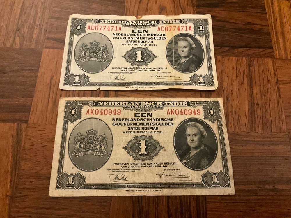 2 x 1 Netherlands Gulden banknote dated 2/3/43