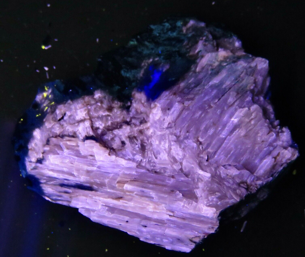 Fluorescent : AGRELLITE - Kipawa River Complex , Temiscamingue , Quebec