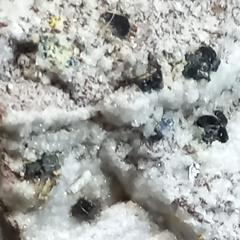 Osumilite, Tridimite