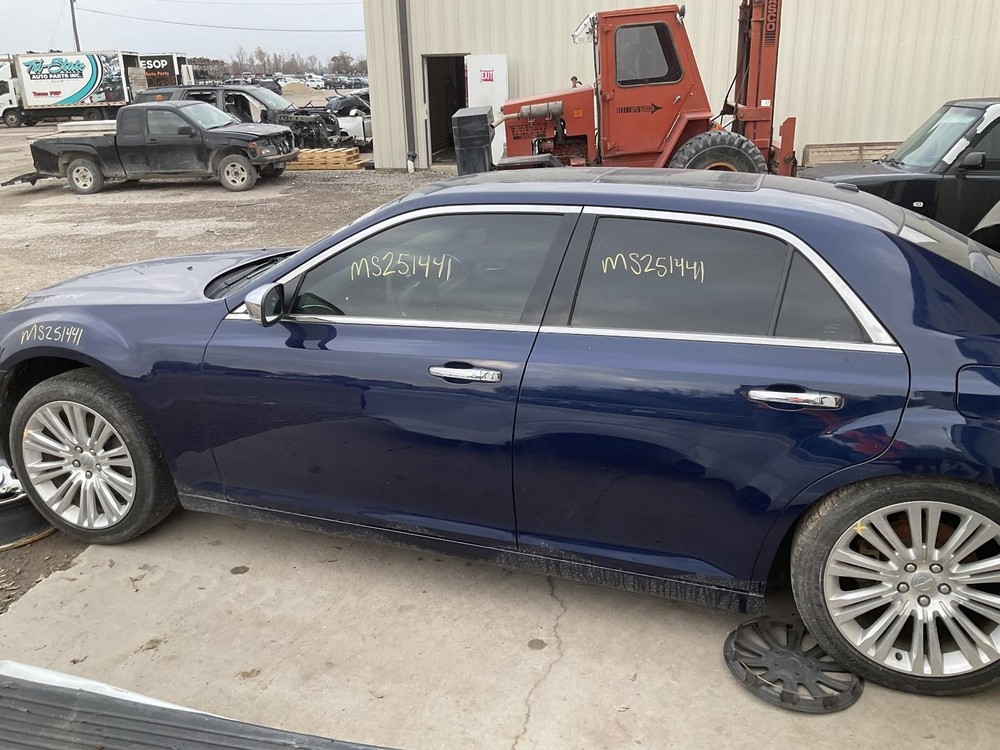 Used Blind Spot Detection System Warning Control Module fits: 2014 Chrysler 300