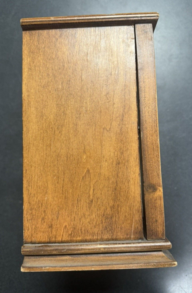 Cuckoo Clock MFG W/ Twist Wind up Key