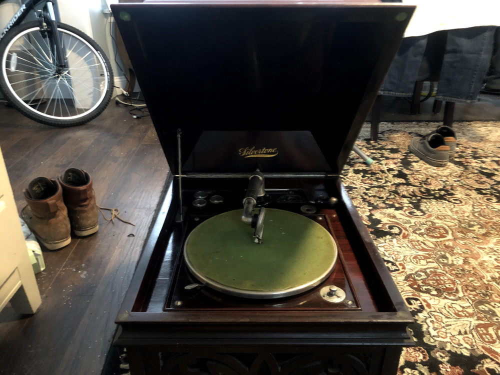 Vintage Silvertone Phonograph record player hand crank