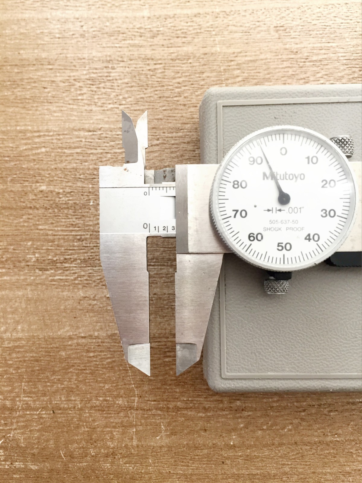 Mitutoyo Dial Caliper 6" Calibrated 505-637 .001" 6” With Case - Made In JAPAN