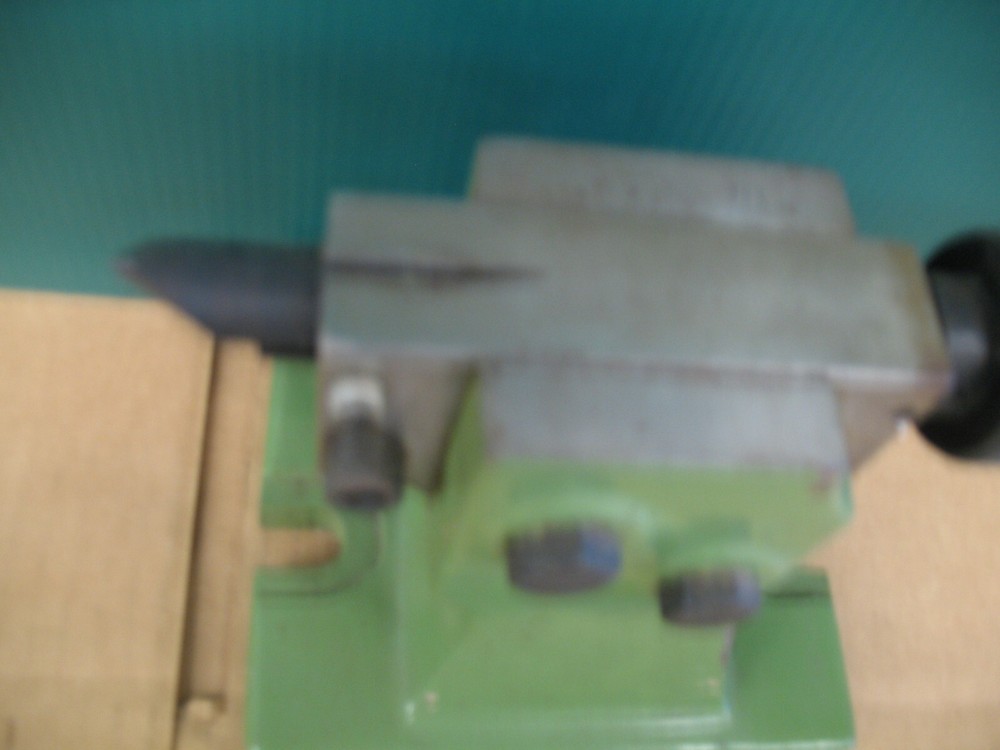 ADJUSTABLE CENTER DIVIDING HEAD APPROX 5"C/L