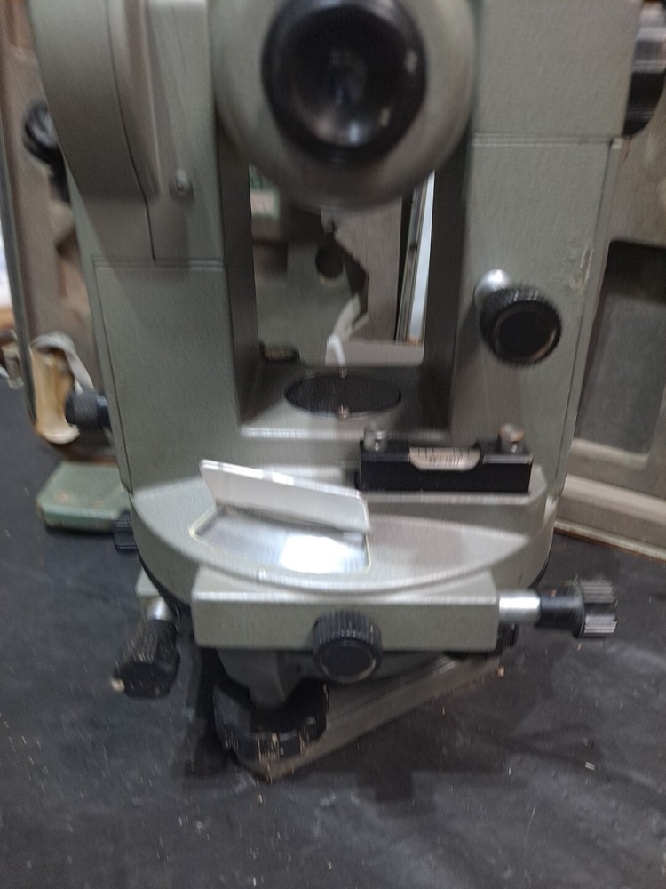 SCHNEIDER TT-700 Engineers Optical Plummet Transit with Case NICE