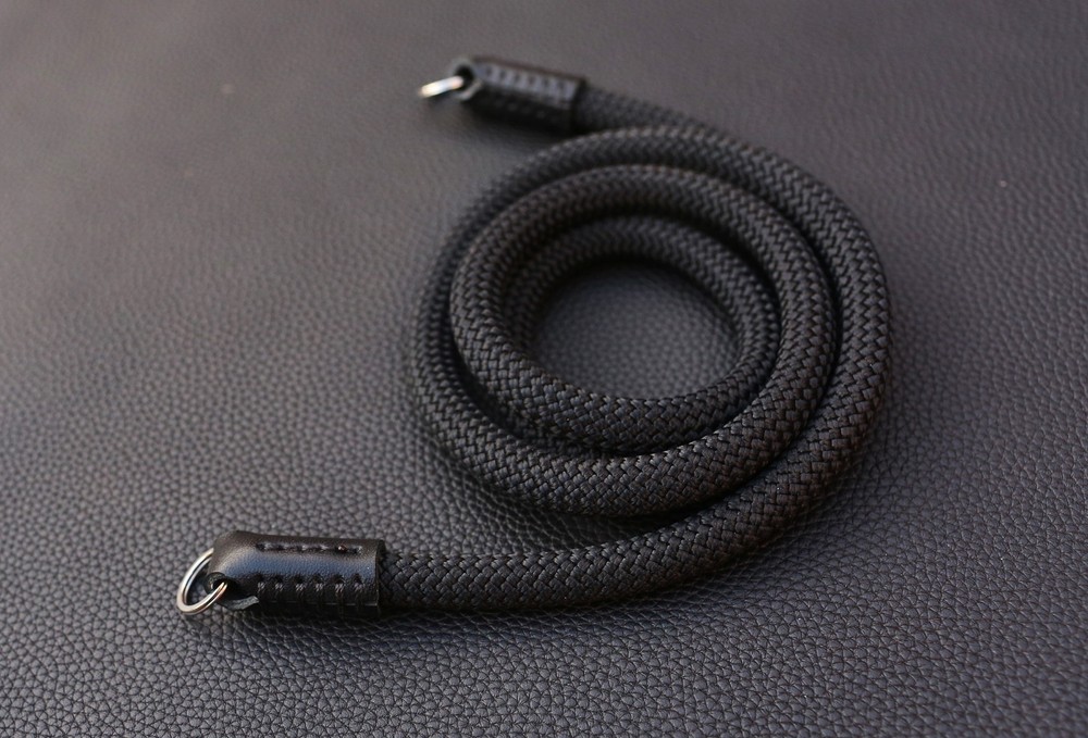 Black Climbing Rope Camera Strap – Minimal & Durable