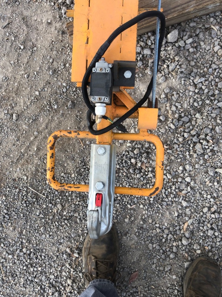 Auger drilling machine built on trailer