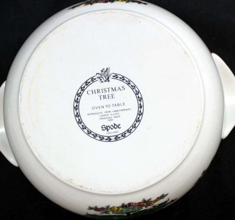 Spode Christmas Tree Round 1 Quart Casserole Dish S3324