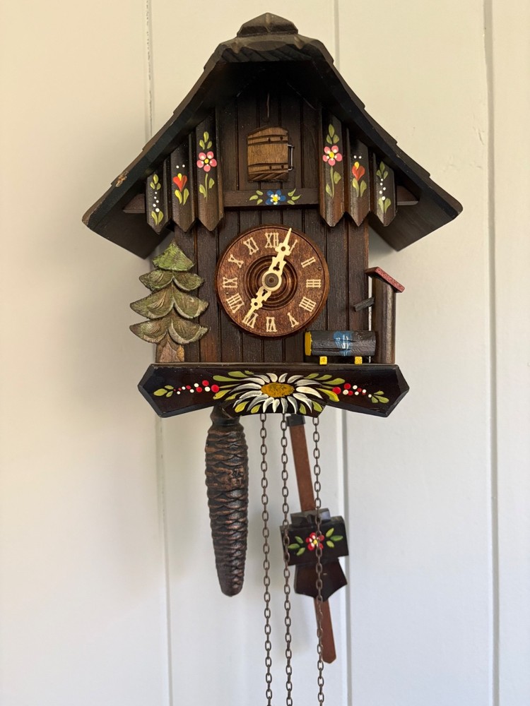VTG cuckoo wall clock Germany Schneider works,has 2 weights