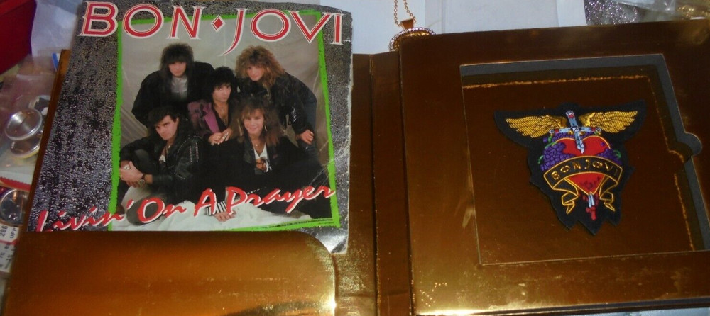 BON JOVI 1986 Billboard #1 Hit Song Livin on a Prayer 45 Record Concert Patch US