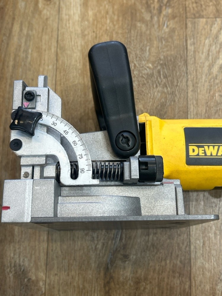 DEWALT DW682 (SBL009577)