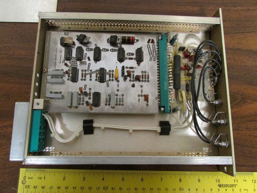 UC Berkeley NIM NIMBIN CAMAC Nuclear Instrumtation Plugin Delay Gate Generator