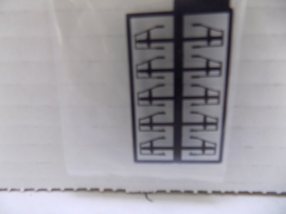STIRRUP STEPS ANGLED OFFSET SIDE MOUNT #3047 BY T.T.G. 10 PKG. PLASTIC NIB