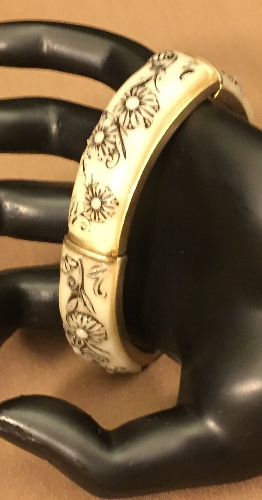 Chic Signed Monet Hinged Bracelet in box bling