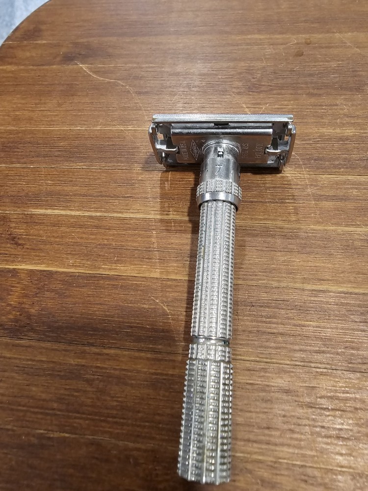 vintage gillette Razor G4 (CT)