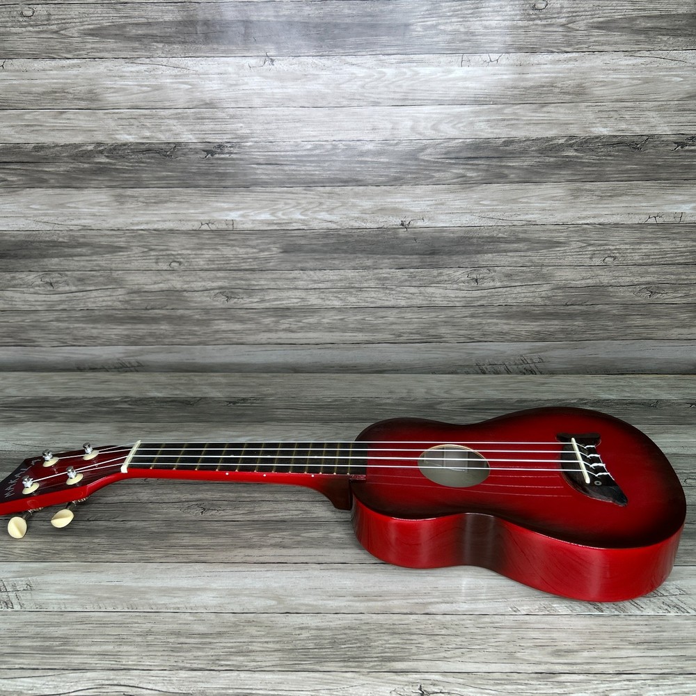 Makala Dolphin Ukulele Red MK-SD