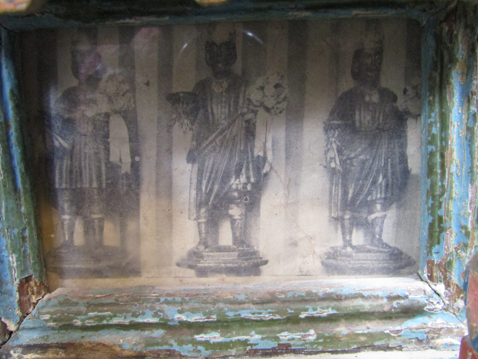 ANTIQUE MEXICAN WOOD NICHO/SHRINE WITH 3 WISE MEN RELIGIOUS ARTIFACT