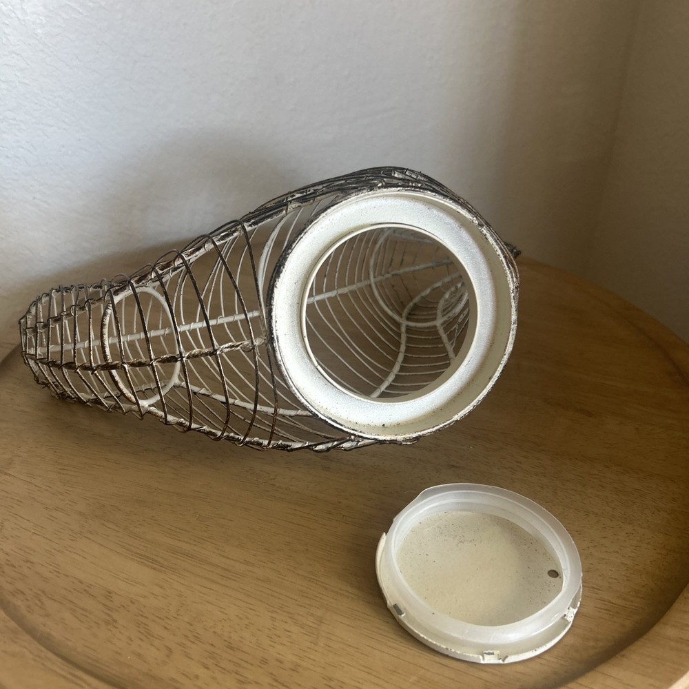 12 Wire Hen Basket Chicken Egg Holder, Distressed White
