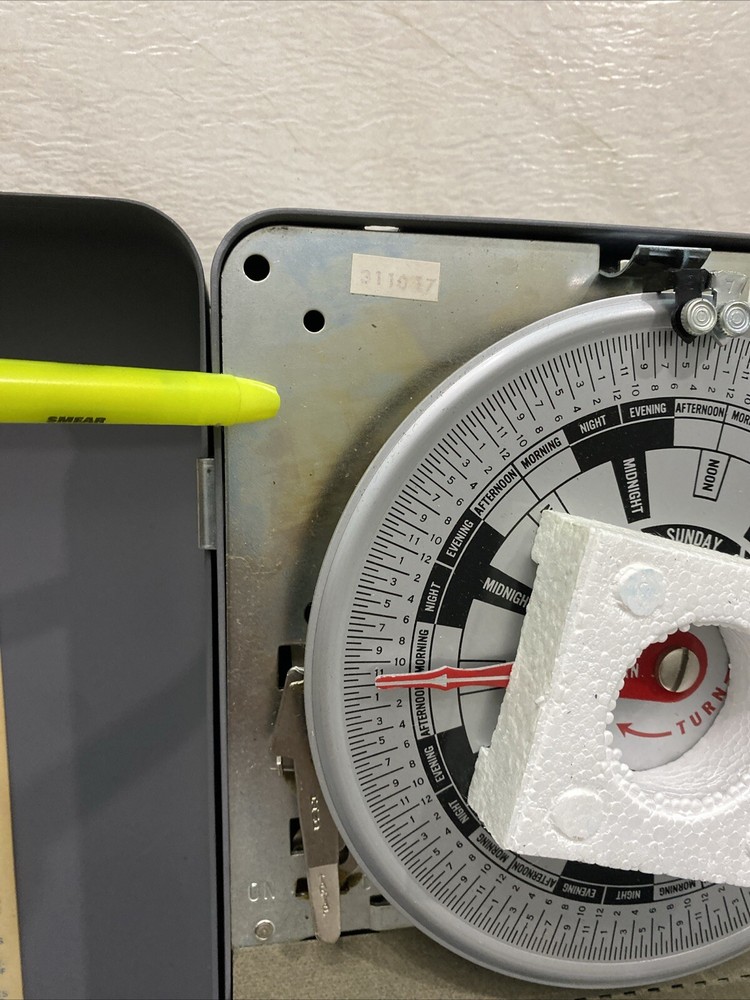 INTERMATIC TIME CONTROL Model V-46402 4-Pole single throw 208-240V