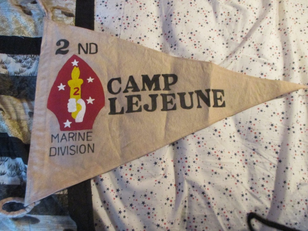 WWII / MODERN USMC 2 ND MARINE DIVISION CAMP LEJEUNE BARRACK BAR WALL FLAG (B)