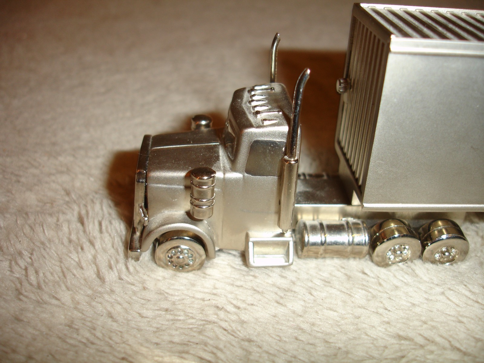 Adesa Little Rock Diecast Semi Truck 18 Wheeler Desk Clock 5.75" Silvertone