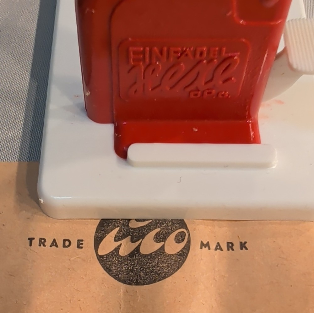Hexe Automatic Needle Threader Red/White with Box & Instructions for Sewing