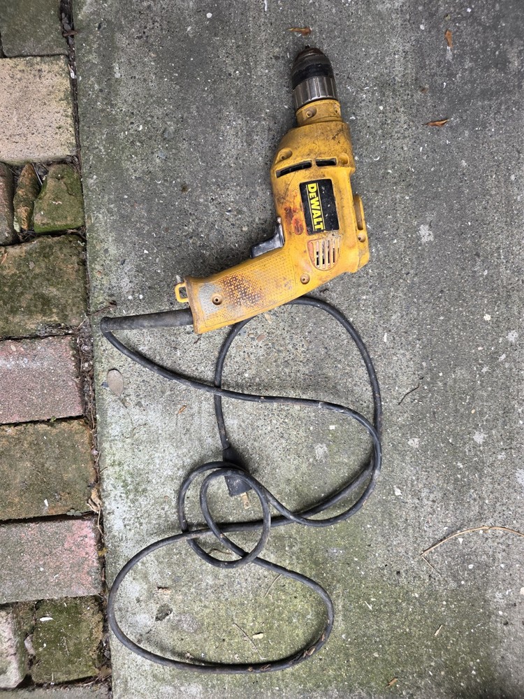 DEWALT DW106 VSR Variable Speed 3/8" Keyless Chuck Corded Drill