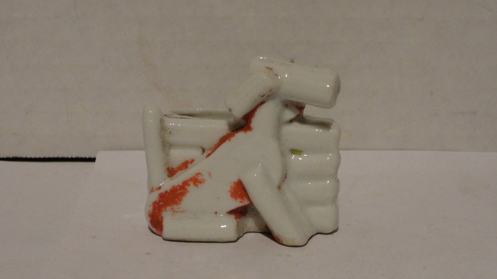 VINTAGE DOG TOOTHPICK / PLANTER