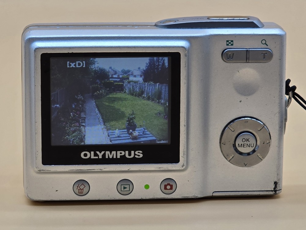 Olympus Digital Camera FE-5500 5.0MP Silver Tested ref A1