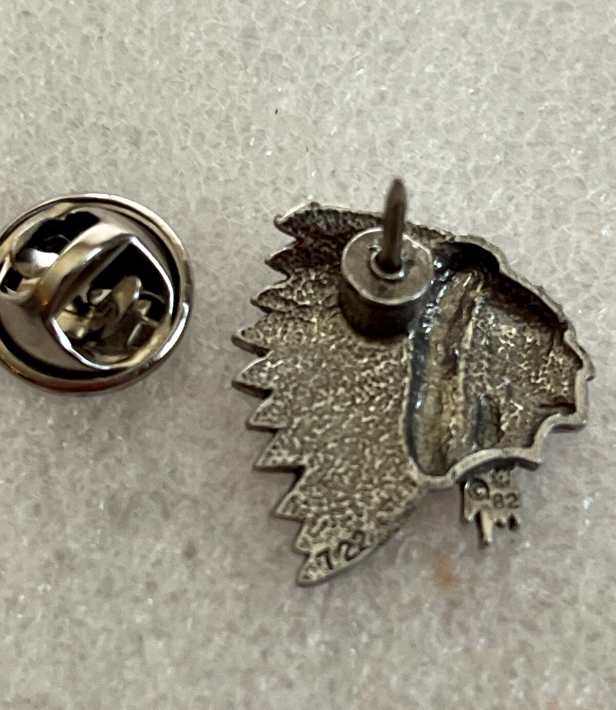 Indian Chief Pewter Silver Color Metal Marked 722 Lapel Pin(c)