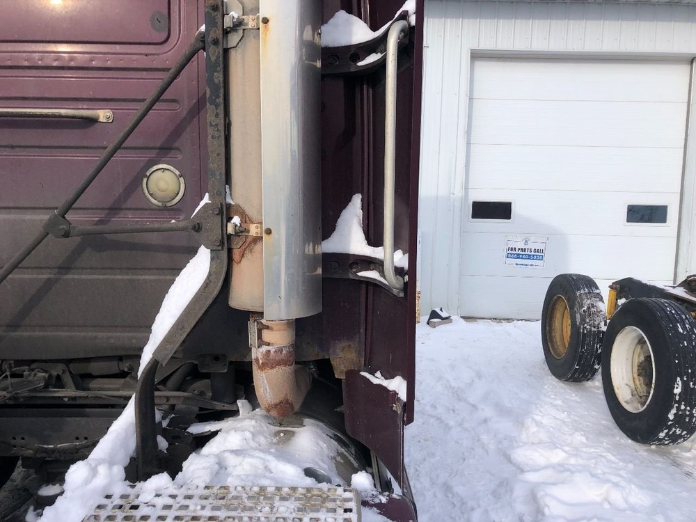 Volvo VNL MAROON Right UPPER AND LOWER Side Fairing/Cab Extender - Used