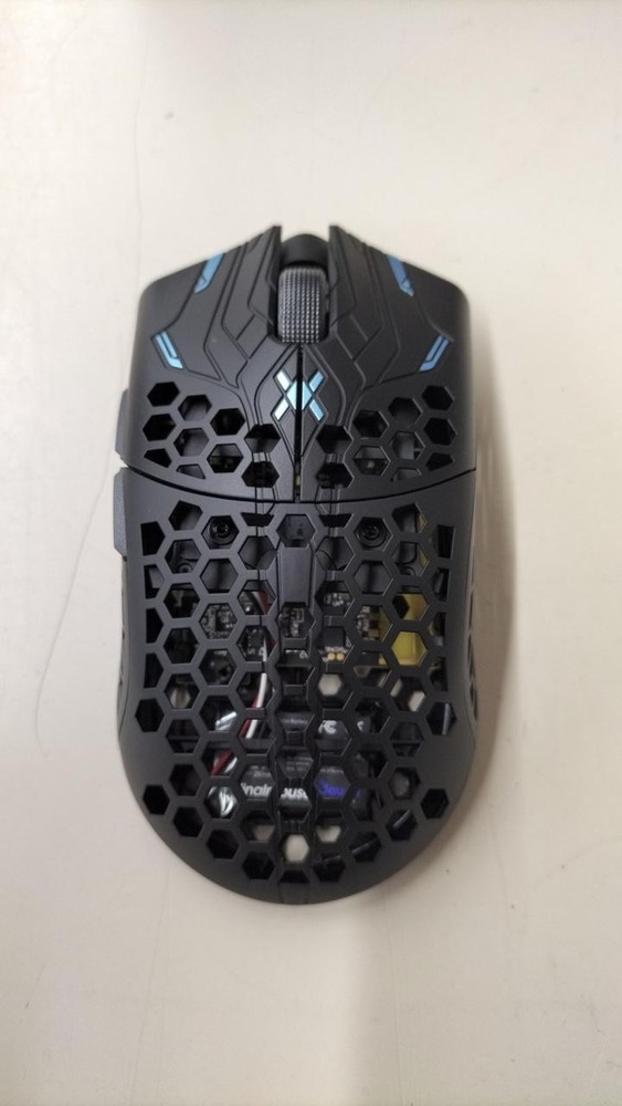 Wireless Gaming Mouse Model ULTRALIGHT X PHANTOM LION FINALMOUSE