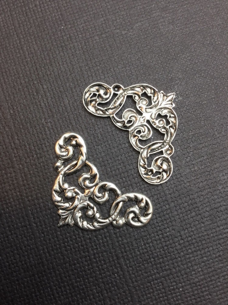 22314 2 Pc. Matte Silver Oxidized Victorian Filigree Corner Finding