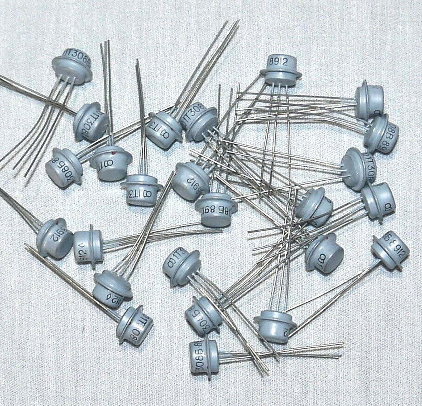 16pcs Blue Germanium Transistor PNP GT308B (2N1854 2N2048) Tone Bender Fuzz USSR