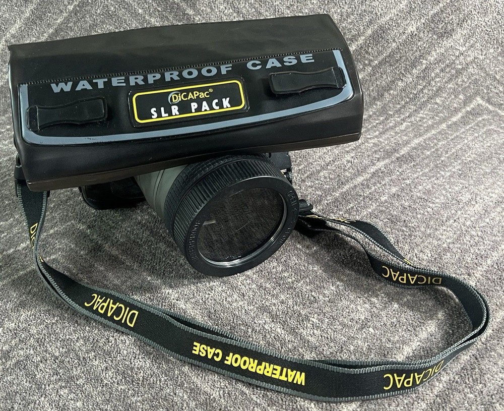 DICAPAC WP-S10 Floating 100% Waterproof DSLR Camera Case