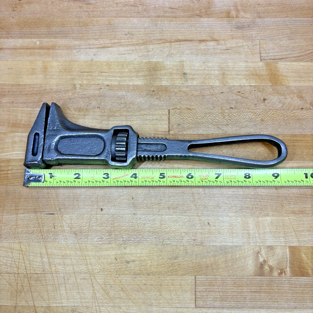 Vintage Adjustable Pipe Wrench Unmarked 9” Unique Handle Loop Mechanism