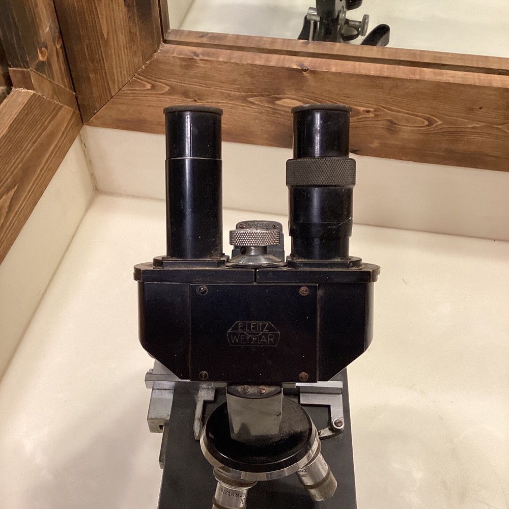 Vintage ERNST LEITZ WETZLAR Microscope - 3 Objectives Included