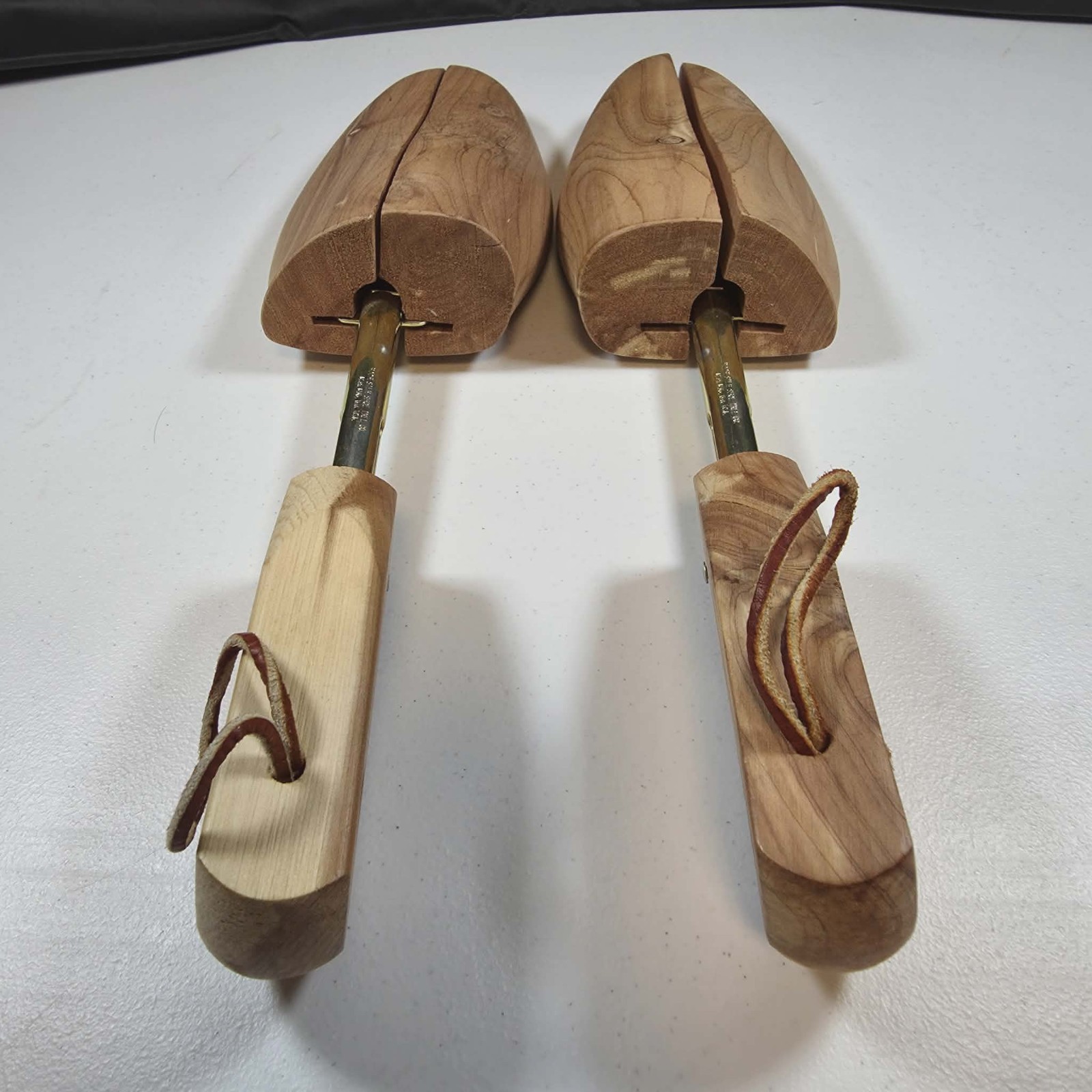 JOHNSTON AND MURPHY CEDAR SHOE TREES STRETCH FORM NEW SIZE XXL