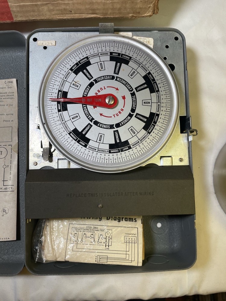 Paragon timer electro mechanical Seven Day Timer Model 7008-00 w/ Box