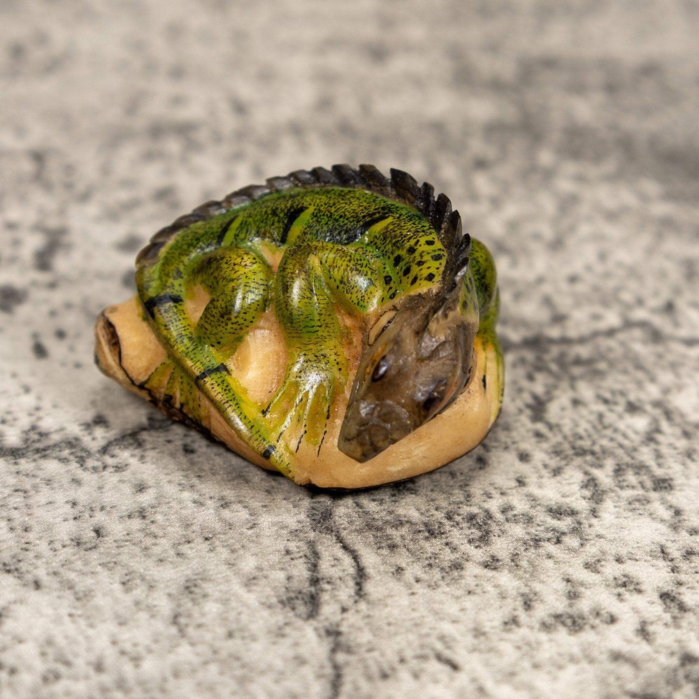 Green Gray And Black Iguana Lizard Tagua Carving