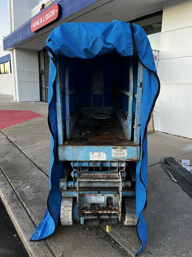 Covers for scissor lifts