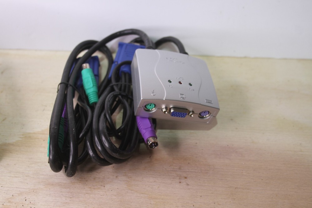 2 Port Auto KVM Switch-Non Power • Non-Branded •