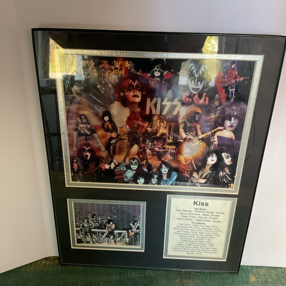 KISS FRAMED PHOTO COLLAGE 11x14