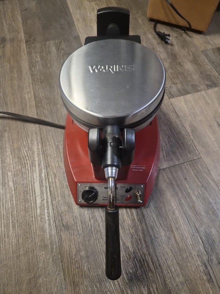 Waring Pro Belgian Waffle Maker Restaurant Style Rotating WMK300
