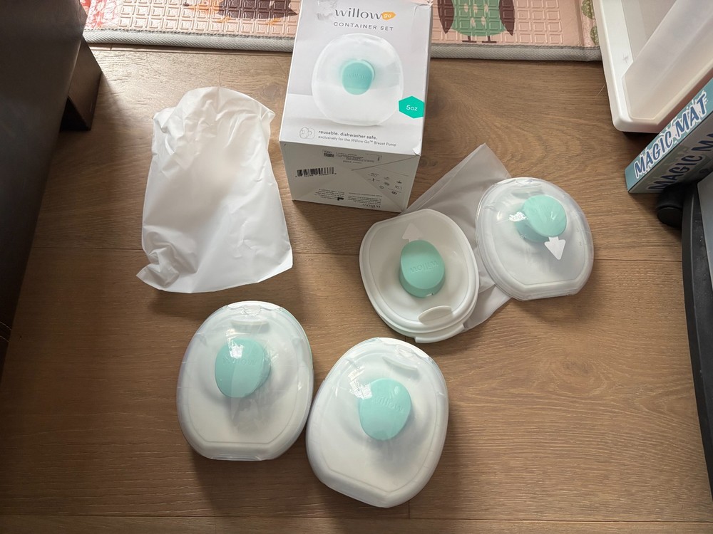 Willow Go Wearable Double Electric Breast Pump (No Box) w/ Extra Container Set