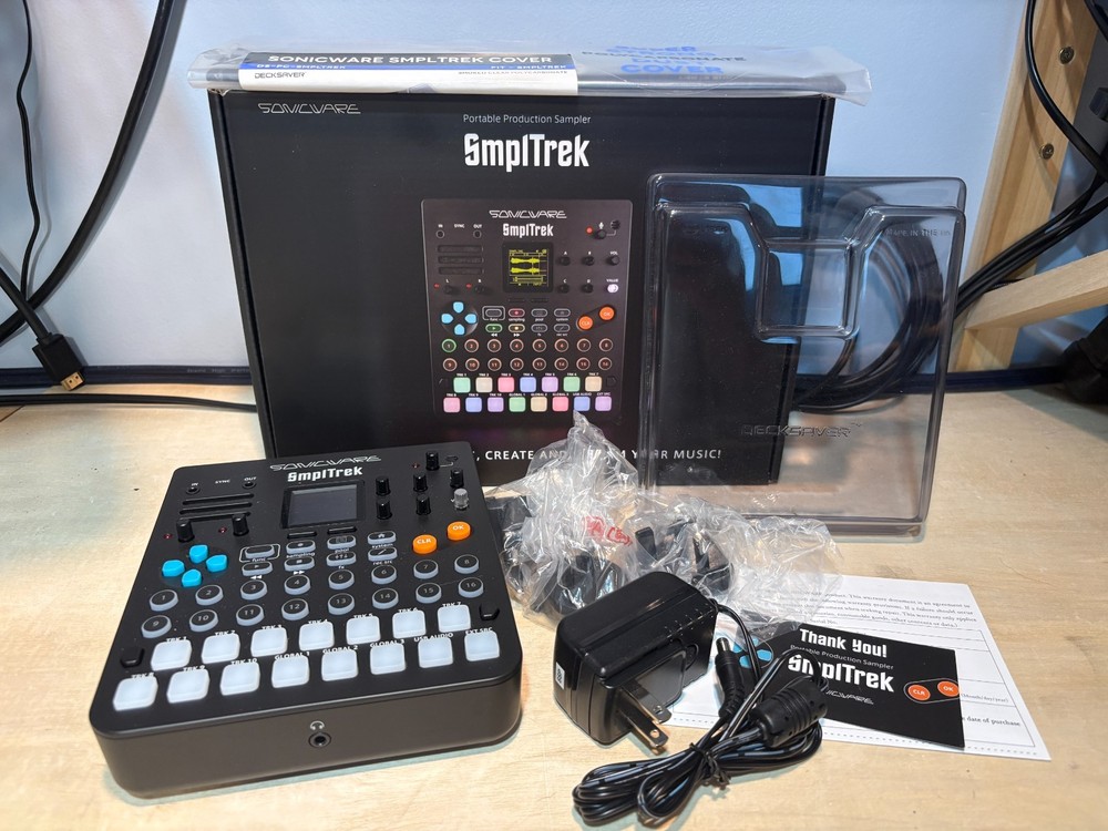 Sonicware SmplTrek Portable Production Sampler & Decksaver